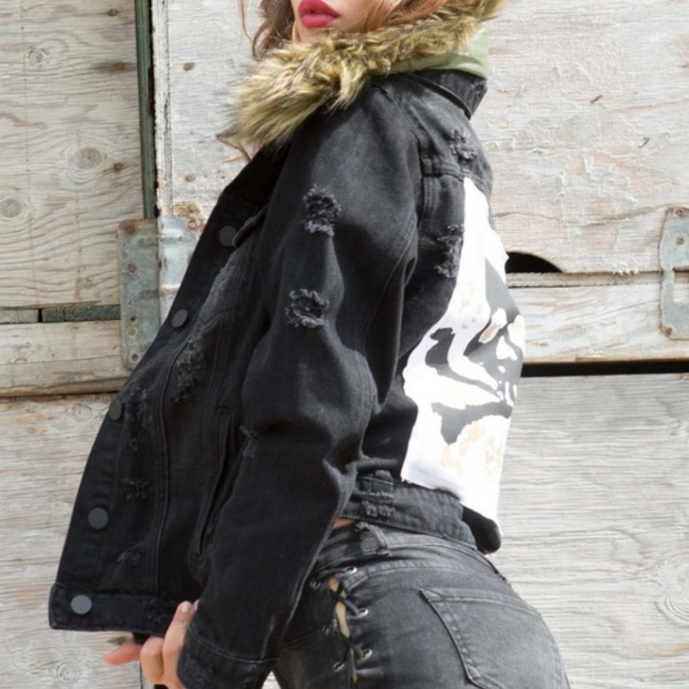 ⭐️ PLUS SIZE BLACK DISTRESSED SKULL JEAN JACKET - Picture 5 of 7